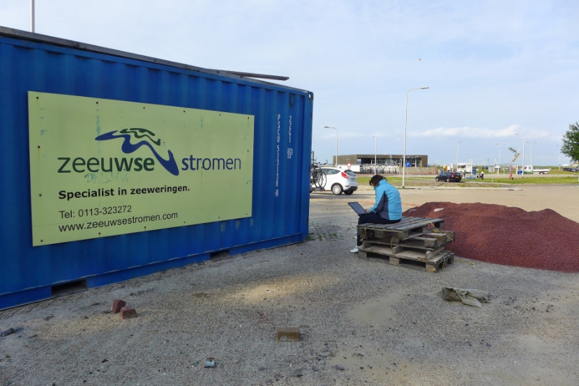 Internet hinterm Container